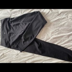 Lululemon Wunder Under black leggings